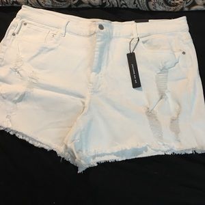 Dollhouse white denim shorts size 24